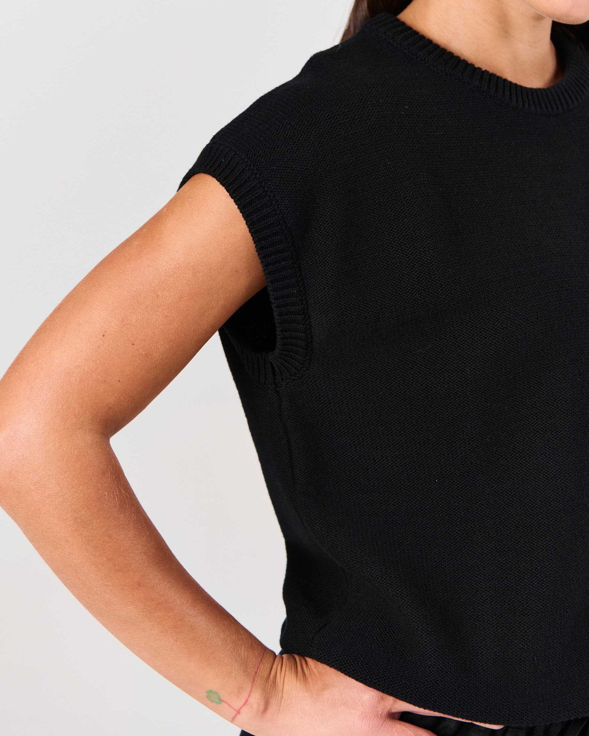 Lee Cotton Knit Vest- Black